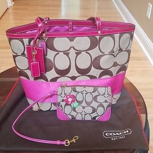 Coach Signature Tote 10124